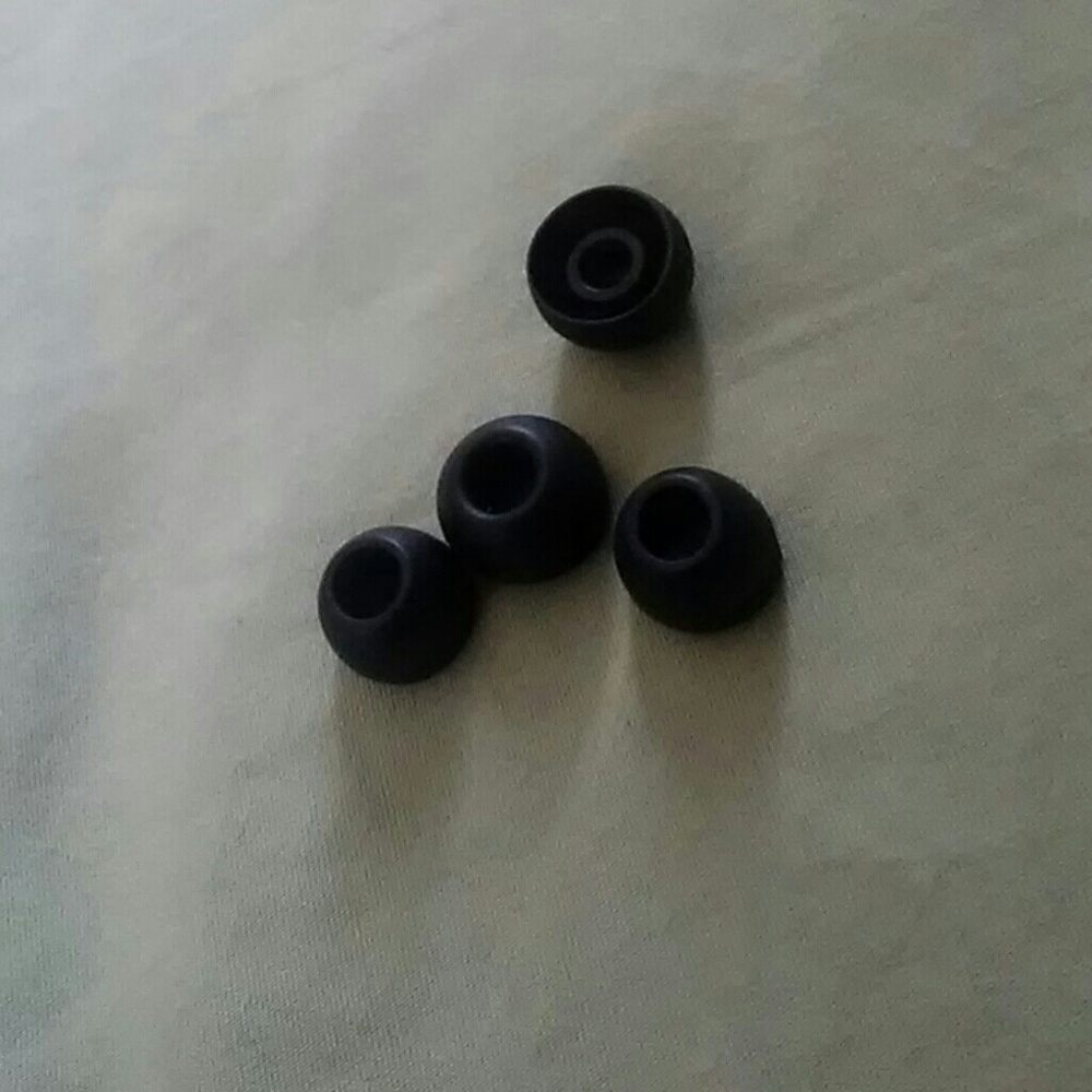 Bluetooth Headsets Beats - Picture 2 of 4